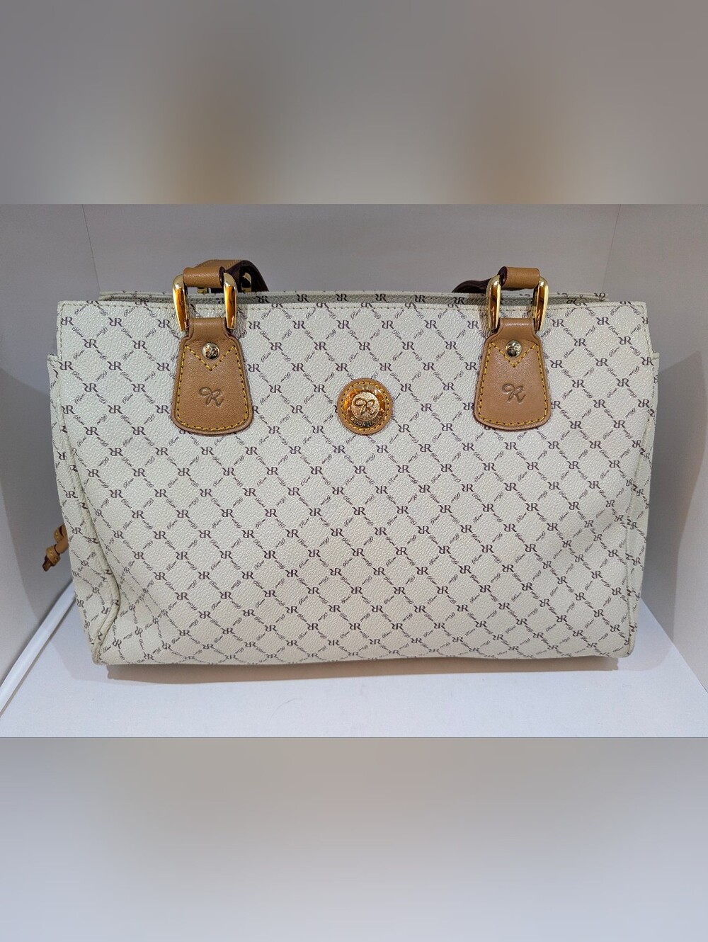 Rioni Signature Leather EAST-WEST SHOULDER BAG Handbag k5748s